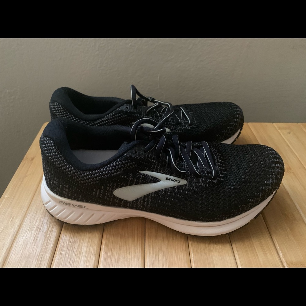 Women’s Brooks Revel 3 Running Shoes sz 7